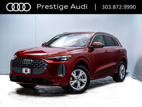 Used 2025 Audi Q5 Premium w/ Convenience Package image 2