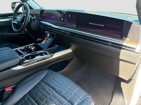 Certified 2025 Cadillac Escalade ESV Sport Platinum AWD/4WD image 32