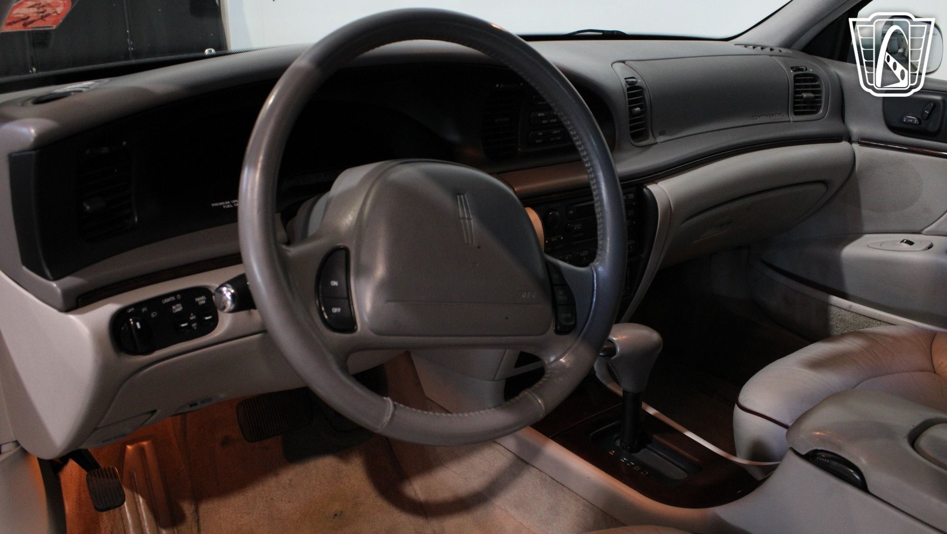 Used 1996 Lincoln Continental FWD image 30