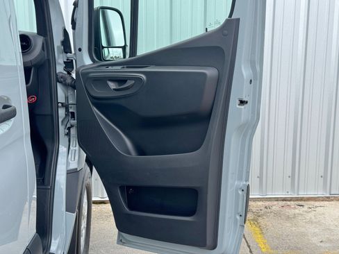 Used 2023 Mercedes-Benz Sprinter 2500 w/ Acoustic Package image 34