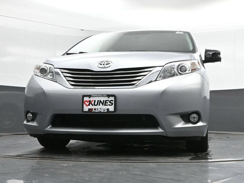 Used 2014 Toyota Sienna XLE FWD image 35