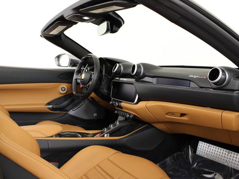 Certified 2023 Ferrari Portofino M RWD image 34