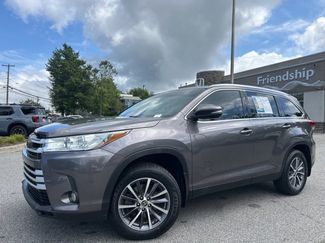 Used 2019 Toyota Highlander XLE image 1