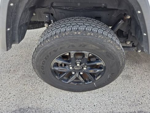 Used 2023 Jeep Gladiator Sport AWD/4WD image 5