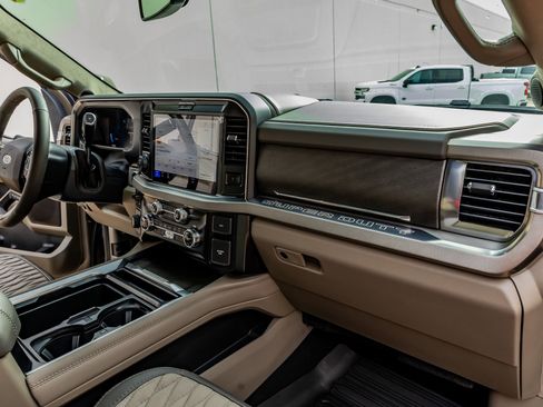 Used 2026 Ford F450 Platinum w/ Platinum Plus Package image 18