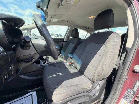 Used 2018 Kia Forte LX image 12