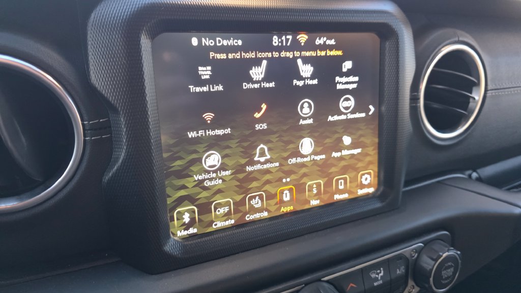 Used 2018 Jeep Wrangler Unlimited Sahara w/ Uconnect 4C Nav & Sound Group AWD/4WD image 18