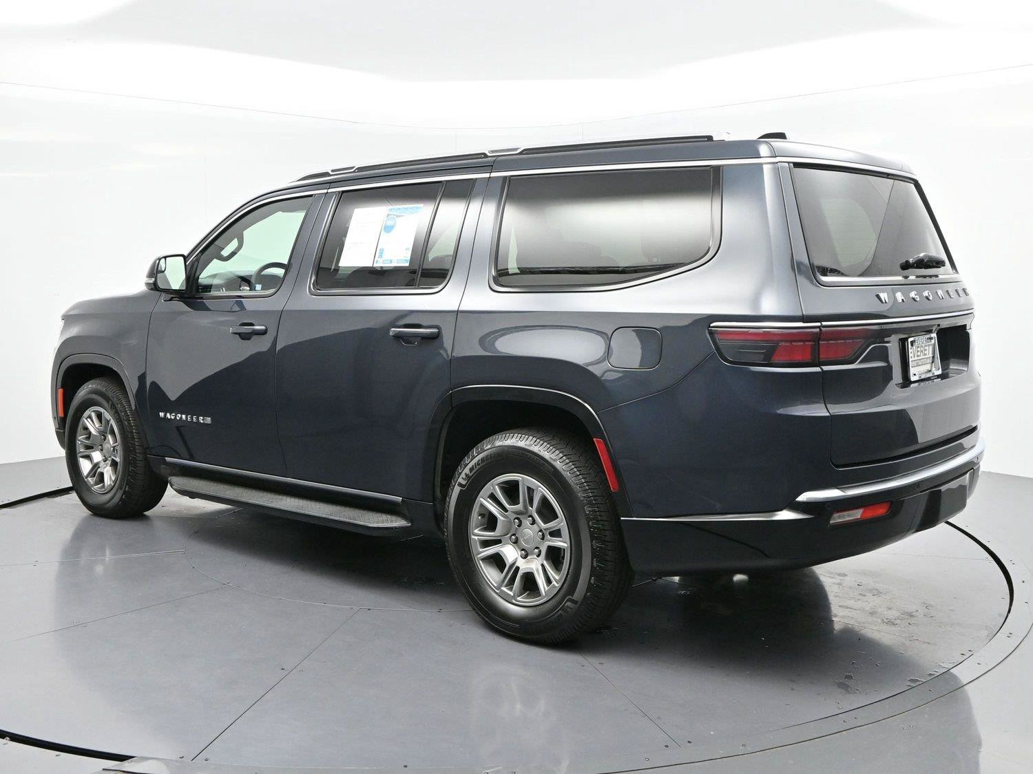 Used 2024 Jeep Wagoneer 4WD image 5
