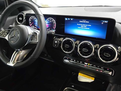 Used 2026 Mercedes-Benz GLA 250 4MATIC image 11