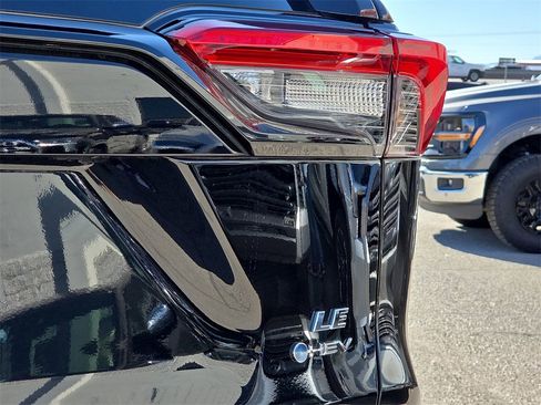 Certified 2025 Toyota RAV4 LE image 22