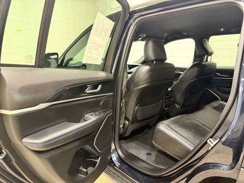 Used 2022 Jeep Grand Cherokee Trailhawk AWD/4WD image 39