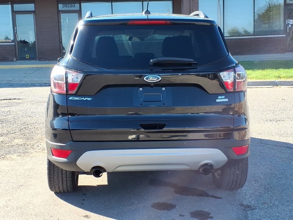 Used 2017 Ford Escape SE w/ Equipment Group 201A FWD image 4