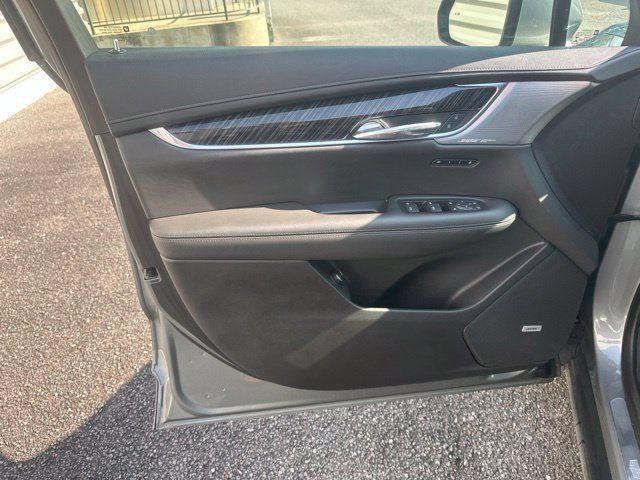 Used 2023 Cadillac XT6 Premium Luxury FWD image 11