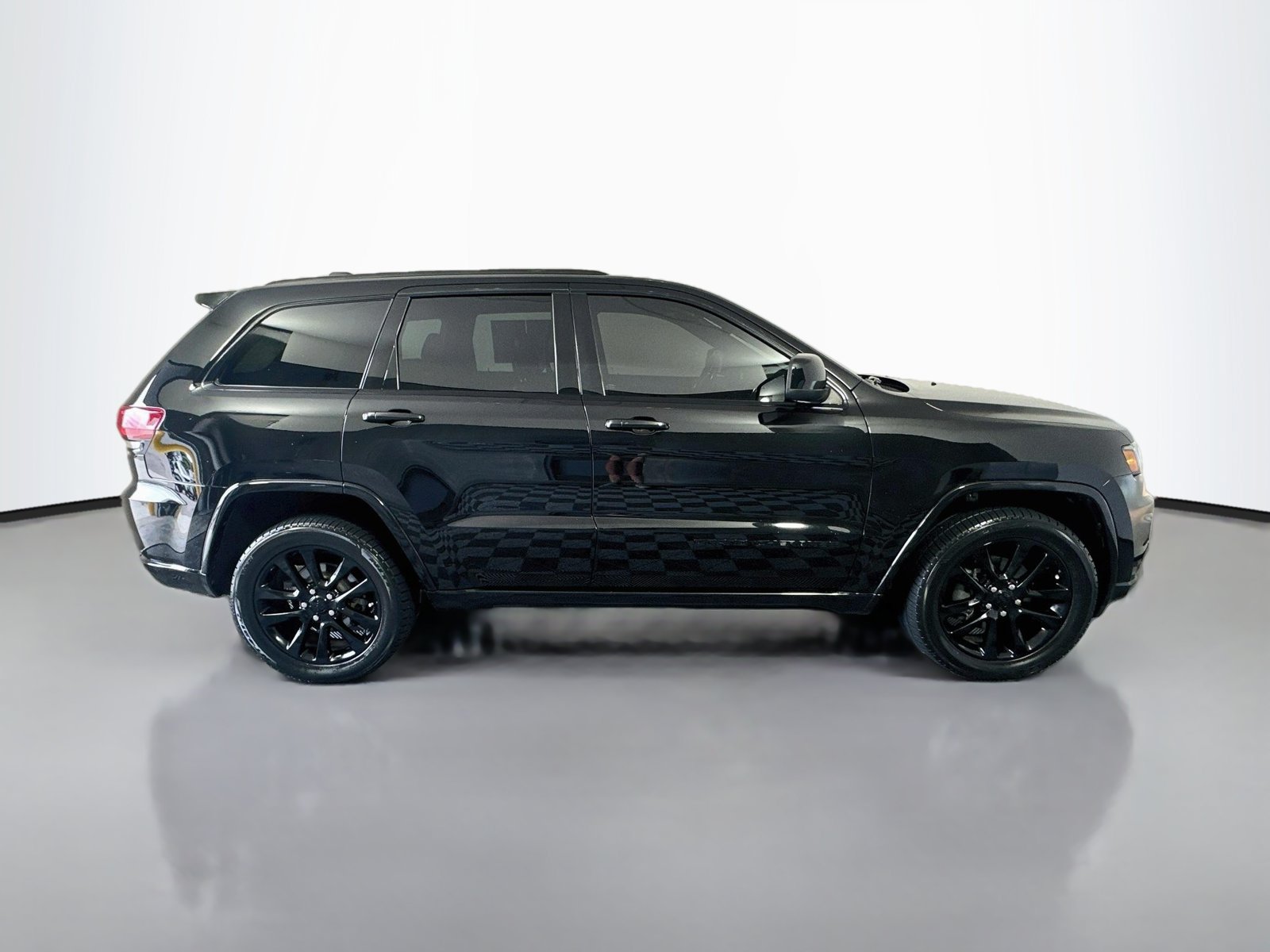 Used 2019 Jeep Grand Cherokee Altitude AWD/4WD image 8