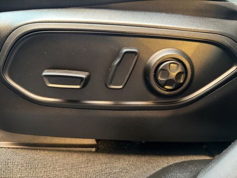 Used 2023 Jeep Grand Cherokee Altitude image 18