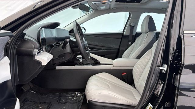 Used 2025 Hyundai Elantra Limited FWD image 11