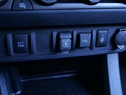 Used 2023 Toyota Tacoma TRD Off-Road image 19