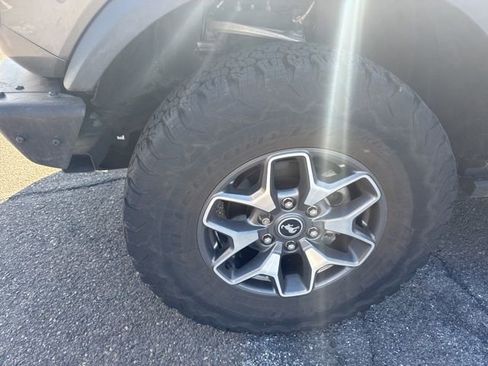 Used 2024 Ford Bronco Badlands image 3
