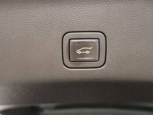 Used 2023 Chevrolet Tahoe Z71 w/ Z71 Off-Road Package AWD/4WD image 34