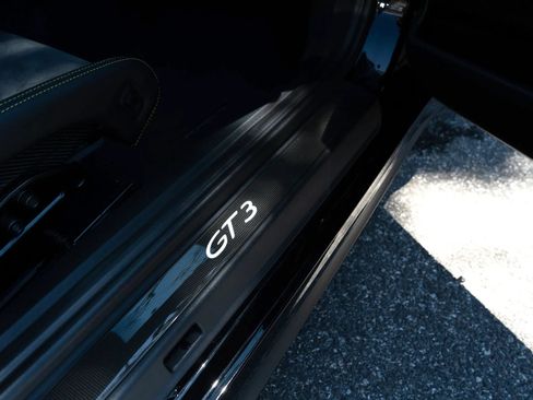 Used 2018 Porsche 911 GT3 RWD image 68
