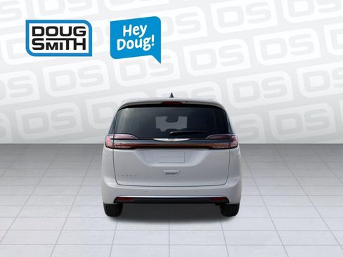 New 2026 Chrysler Pacifica Select image 7