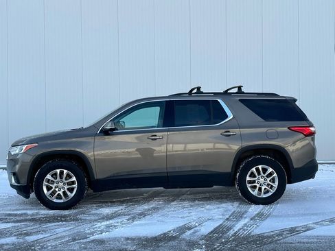 Used 2020 Chevrolet Traverse LT w/ Driver Confidence II Package image 2