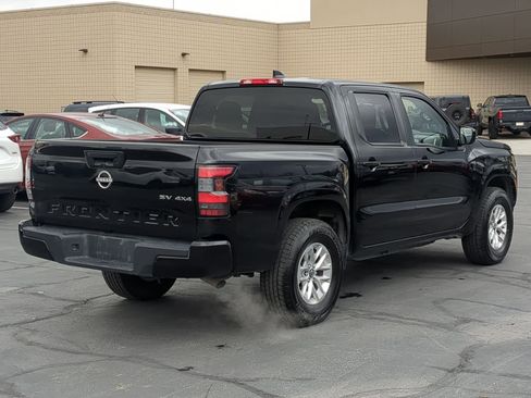 Used 2024 Nissan Frontier SV image 3