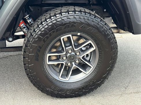 New 2025 Jeep Gladiator Mojave w/ Convenience Group image 38