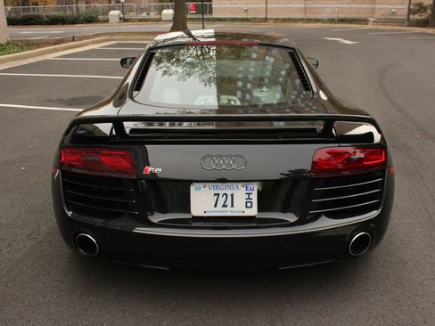Used 2014 Audi R8 V8 w/ Enhanced Leather Package AWD/4WD image 13