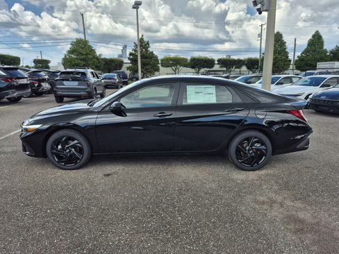 New 2026 Hyundai Elantra SEL Sport FWD image 3