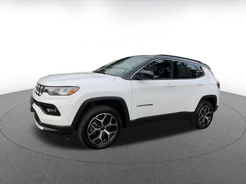 Used 2025 Jeep Compass Limited image 8