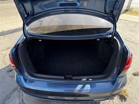 Used 2017 Volkswagen Jetta SE FWD image 13