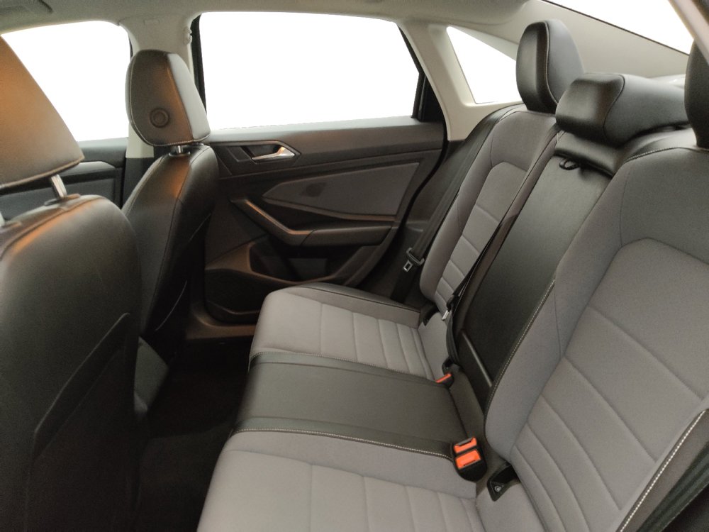 Used 2025 Volkswagen Jetta SE FWD image 18