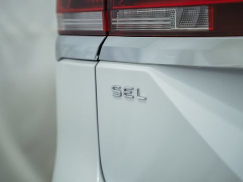 Used 2025 Volkswagen Atlas SEL AWD/4WD image 6
