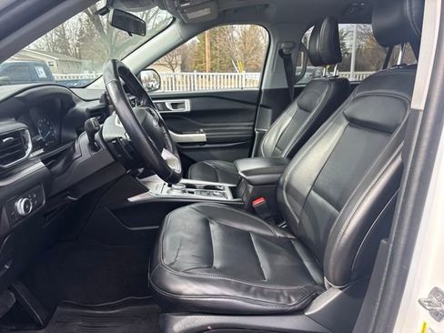 Used 2021 Ford Explorer XLT w/ Equipment Group 202A image 11