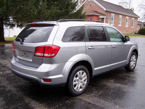 Used 2019 Dodge Journey SE image 5