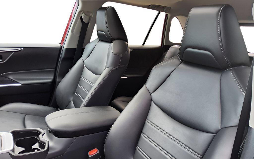 Used 2019 Toyota RAV4 XLE Premium w/ Cold Weather Package AWD/4WD image 22