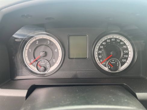 Used 2018 RAM 1500 Classic SLT AWD/4WD image 16