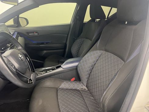 Used 2020 Toyota C-HR XLE image 7