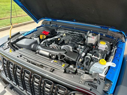 Used 2024 Jeep Wrangler Willys image 24