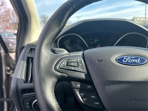 Used 2018 Ford Focus SE w/ SE Appearance Package image 12