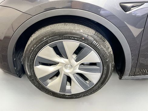 Used 2024 Tesla Model Y Long Range image 13
