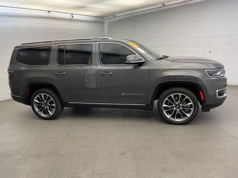 Certified 2022 Jeep Wagoneer Series III w/ Premium Group I AWD/4WD image 6