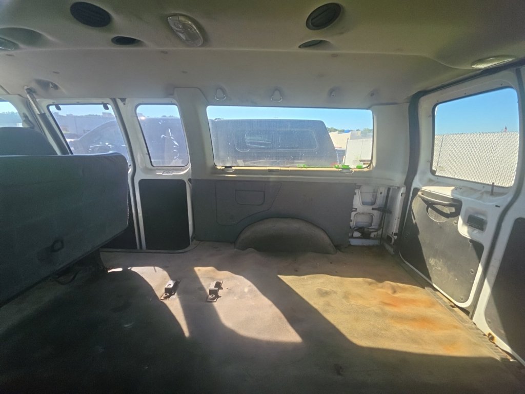 Used 2006 Ford E-150 and Econoline 150 Wagon RWD image 10