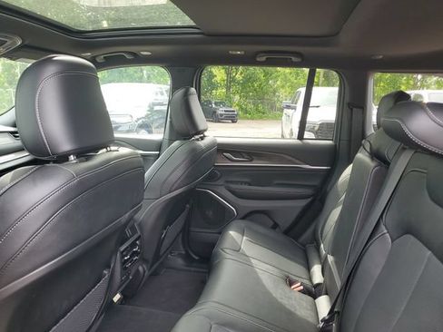 New 2026 Jeep Grand Cherokee Limited AWD/4WD image 10