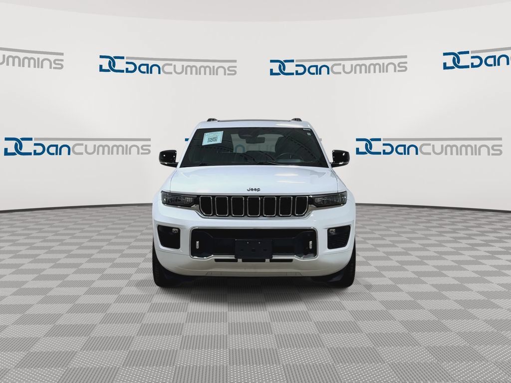 Used 2022 Jeep Grand Cherokee Overland w/ Luxury Tech Group IV AWD/4WD image 3
