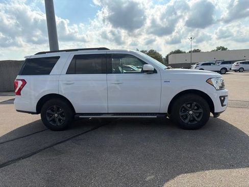 Used 2019 Ford Expedition XLT w/ Equipment Group 202A AWD/4WD image 8