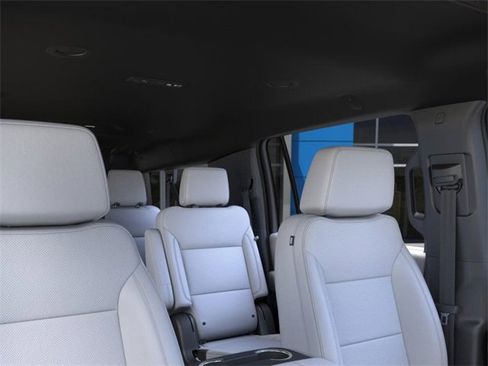 New 2025 Chevrolet Suburban Premier image 25