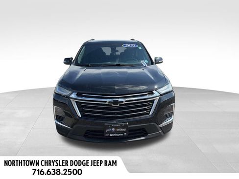 Used 2022 Chevrolet Traverse LT image 2