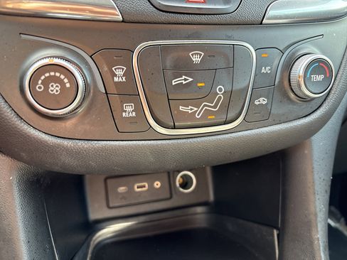 Used 2021 Chevrolet Equinox LT image 28